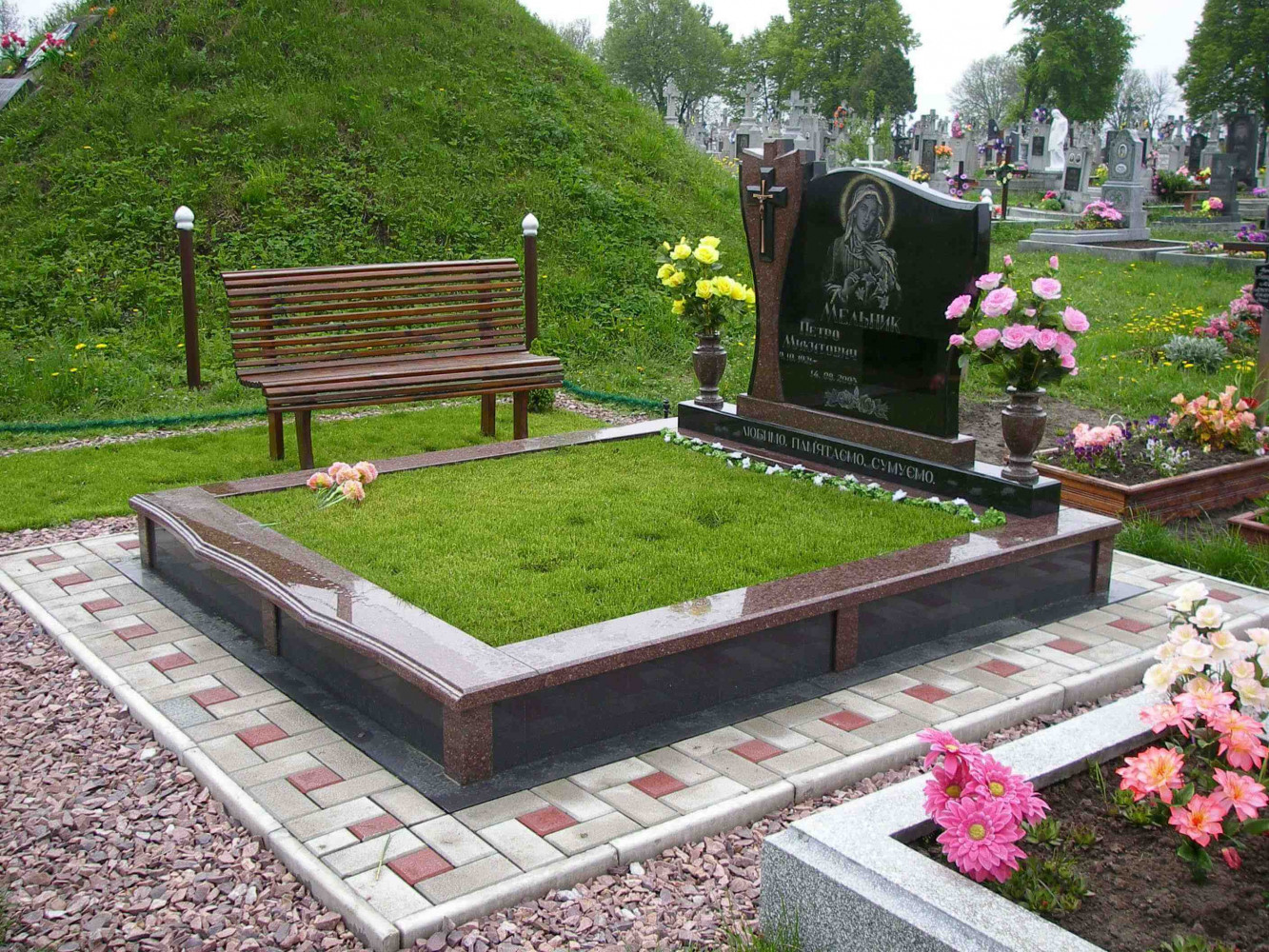 Памятники на могилу в Москве